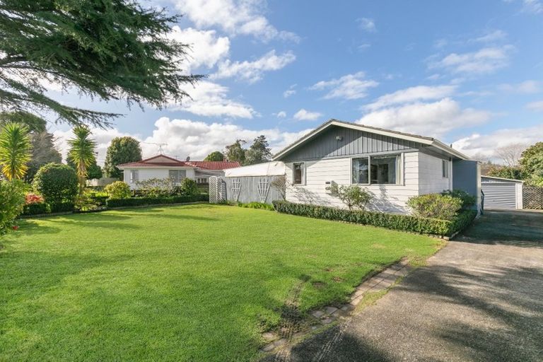 Photo of property in 10 Lipton Grove, Opaheke, Papakura, 2113