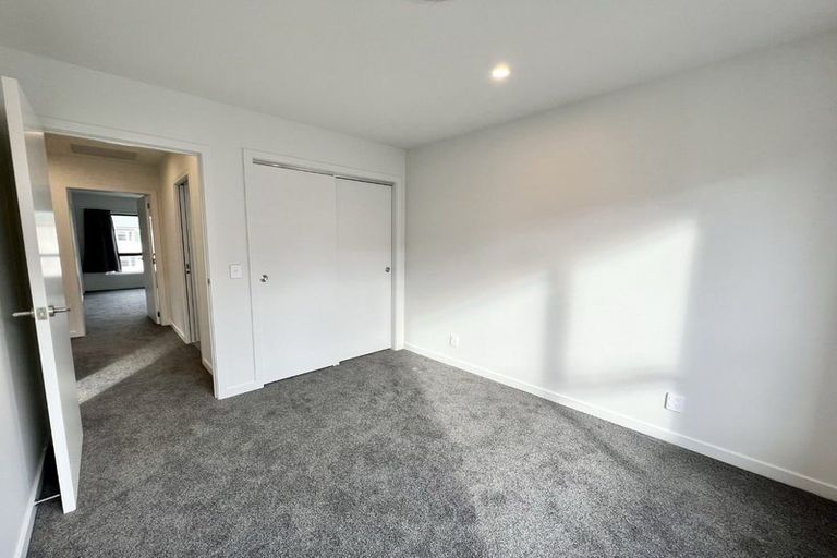 Photo of property in 35 Ludlam Crescent, Woburn, Lower Hutt, 5010