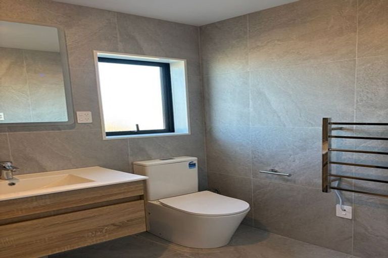 Photo of property in 13b Edgerton Road, Te Atatu Peninsula, Auckland, 0610