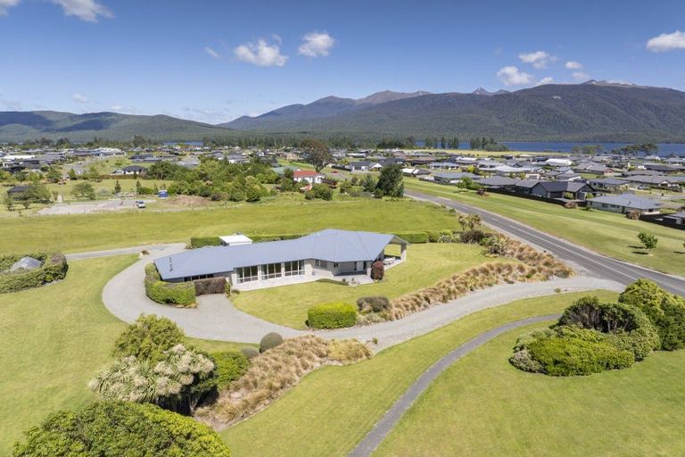 Photo of property in 56 Hawea Place, Te Anau, 9600