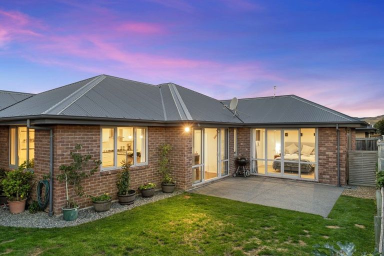 Photo of property in 7 Oakdene Place, Halswell, Christchurch, 8025