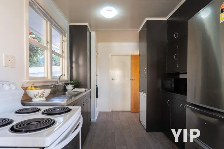 Photo of property in 43 Catherine Crescent, Paparangi, Wellington, 6037