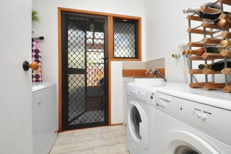 Photo of property in 1/18 Manuwai Road, Torbay, Auckland, 0630