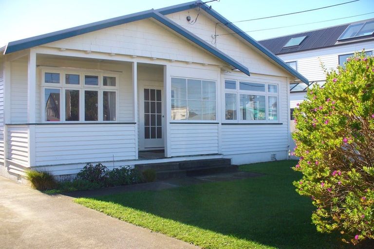 Photo of property in 109 Rongotai Road, Kilbirnie, Wellington, 6022