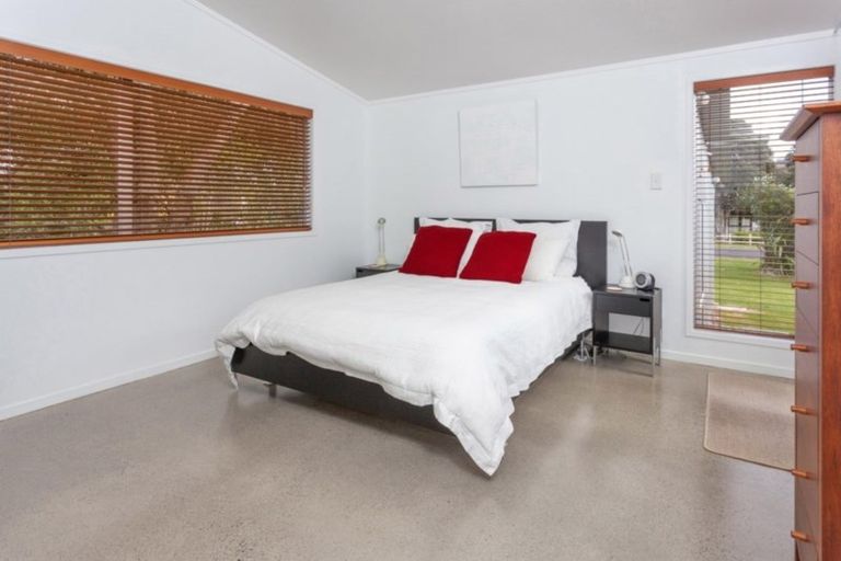 Photo of property in 150 Ocean Beach Road, Tairua, 3508