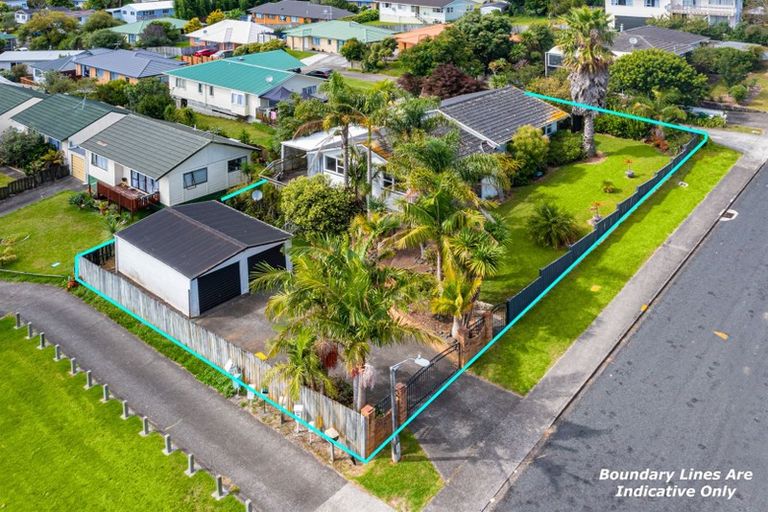 Photo of property in 14 Roick Parade, Glen Eden, Auckland, 0602