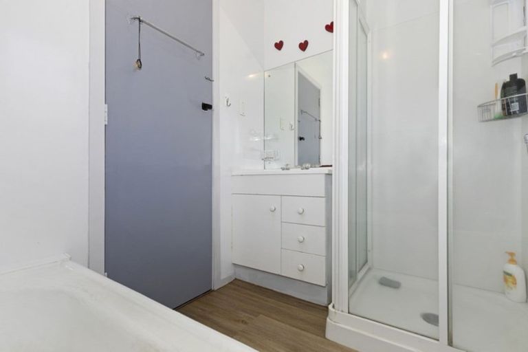 Photo of property in 42 Ross Crescent, Fairfield, Hamilton, 3214