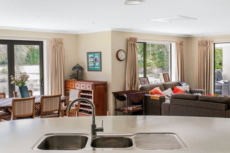 Photo of property in 4 Kotare Heights, Kerikeri, 0230