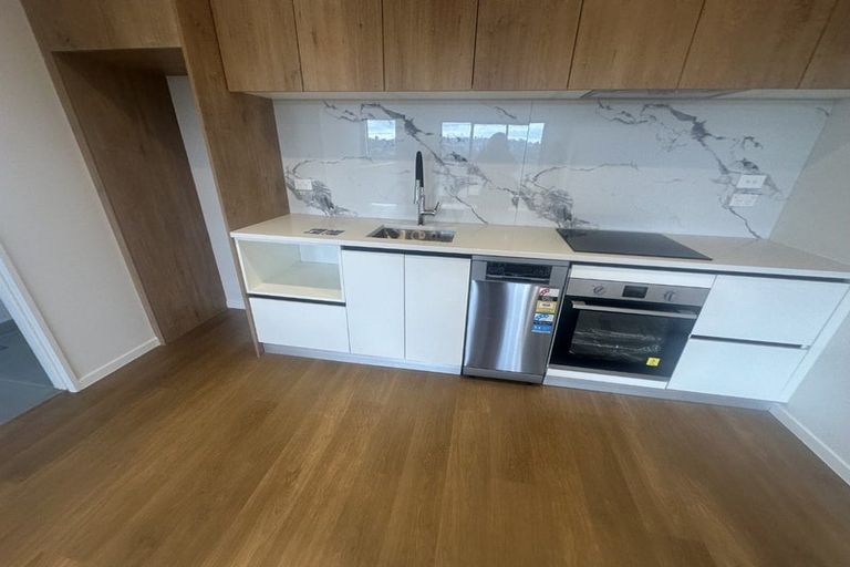 Photo of property in 35 Cedar Heights Avenue, Massey, Auckland, 0614