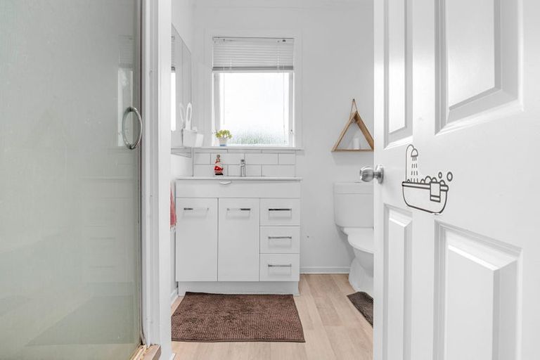 Photo of property in 104 Collins Road, Melville, Hamilton, 3206