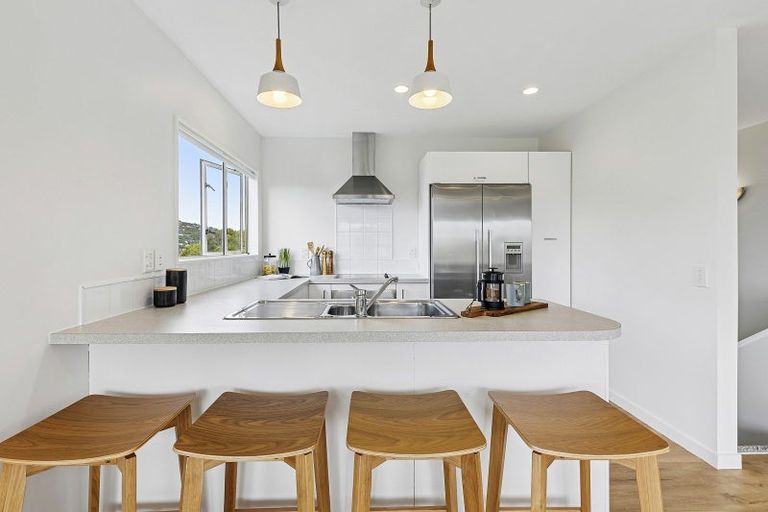 Photo of property in 35 Chartwell Drive, Crofton Downs, Wellington, 6035