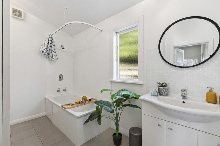 Photo of property in 18 Carrington Street, Mount Cook, Wellington, 6021