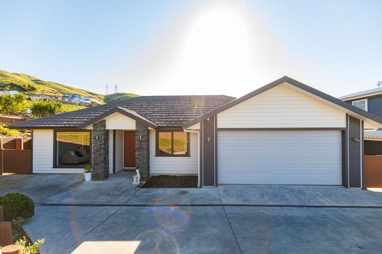 Photo of property in 115 Amesbury Drive, Churton Park, Wellington, 6037