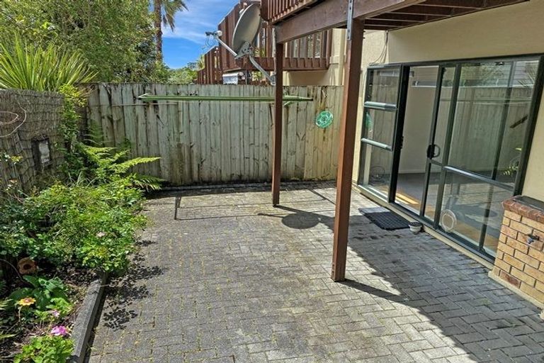 Photo of property in 1/6 Sunnydale Place, Oteha, Auckland, 0632
