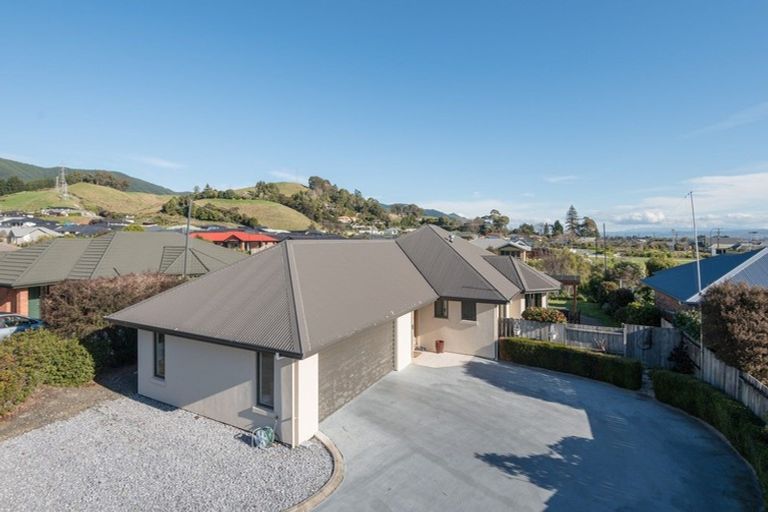 Photo of property in 10 Ngawhatu Road, Stoke, Nelson, 7011