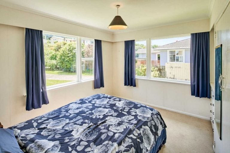 Photo of property in 350 Main Road, Tawa, Wellington, 5028