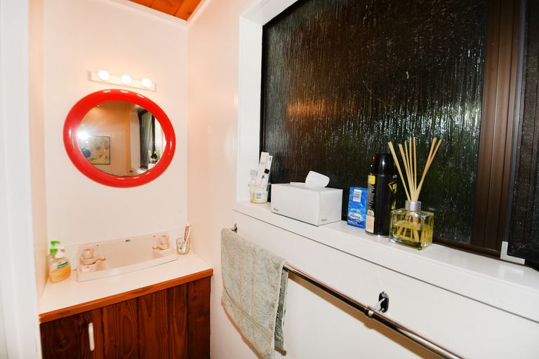 Photo of property in 6 Hillside Crescent, Leigh, 0985