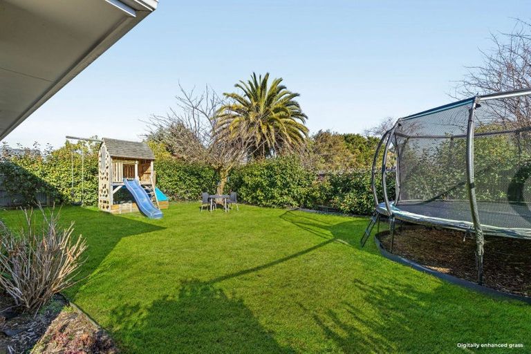 Photo of property in 11 Weston Place, Rangiora, 7400