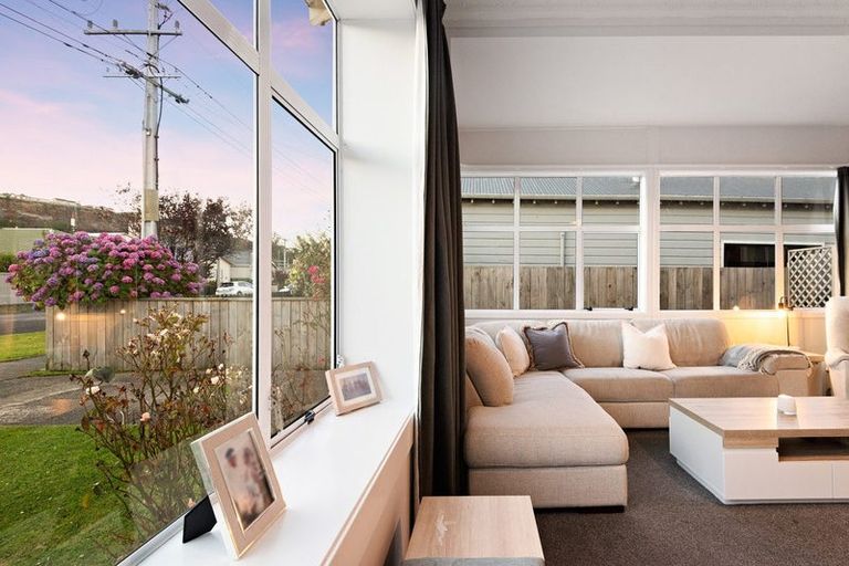 Photo of property in 15 West Avenue, Saint Clair, Dunedin, 9012