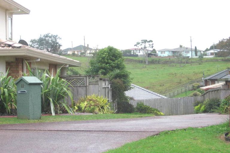 Photo of property in 11 San Ambrosio Rise, Henderson, Auckland, 0612