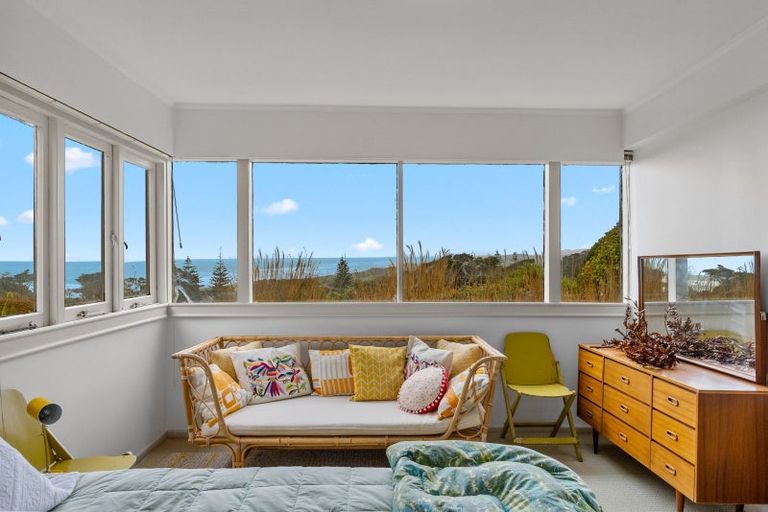 Photo of property in 27 Domain Crescent, Muriwai, Waimauku, 0881