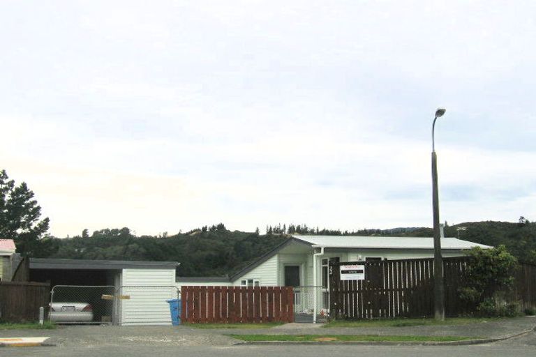 Photo of property in 22 Aniseed Grove, Timberlea, Upper Hutt, 5018