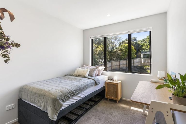 Photo of property in 423 Glenfield Road, Glenfield, Auckland, 0629