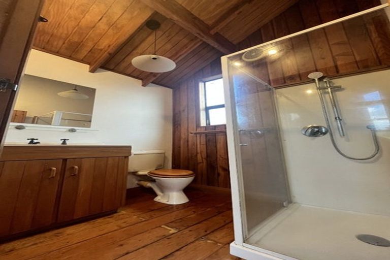Photo of property in 11 Richmond Hill, Glenside, Wellington, 6037