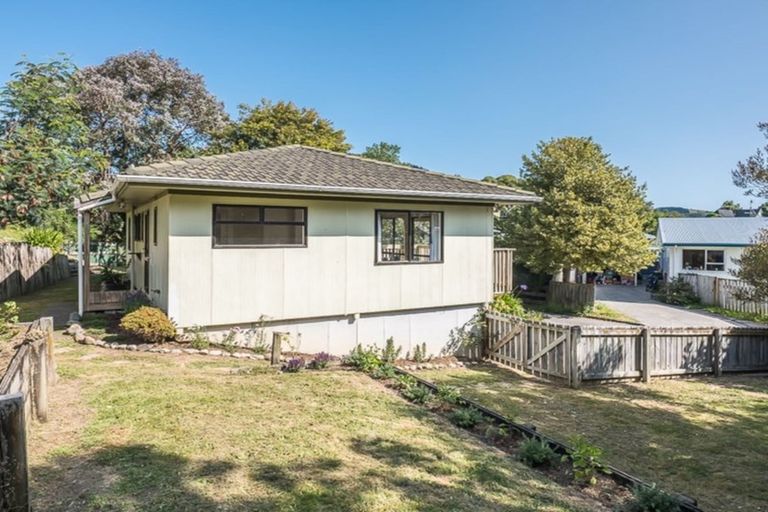 Photo of property in 90 Aorangi Road, Paraparaumu, 5032