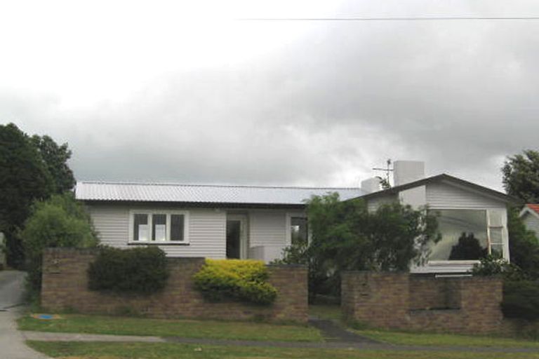 Photo of property in 2/13 Sunnynook Road, Forrest Hill, Auckland, 0620