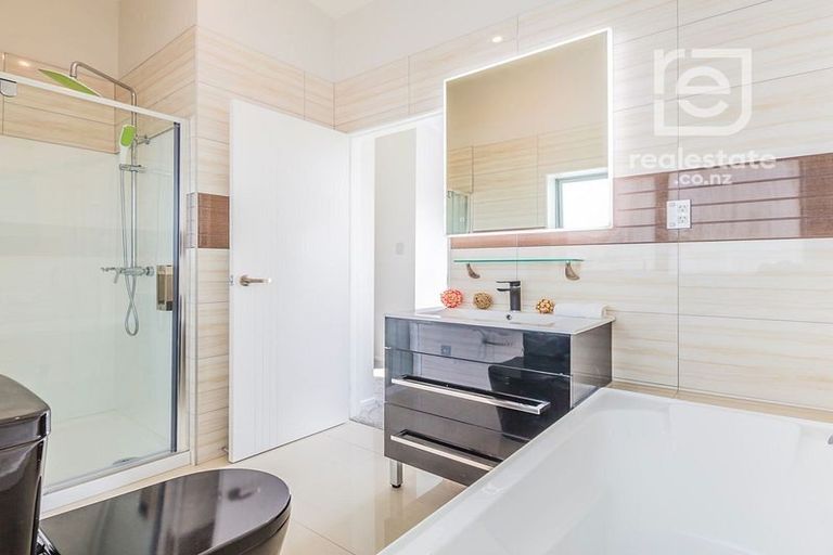 Photo of property in 2 Dhaka Lane, Ranui, Auckland, 0612