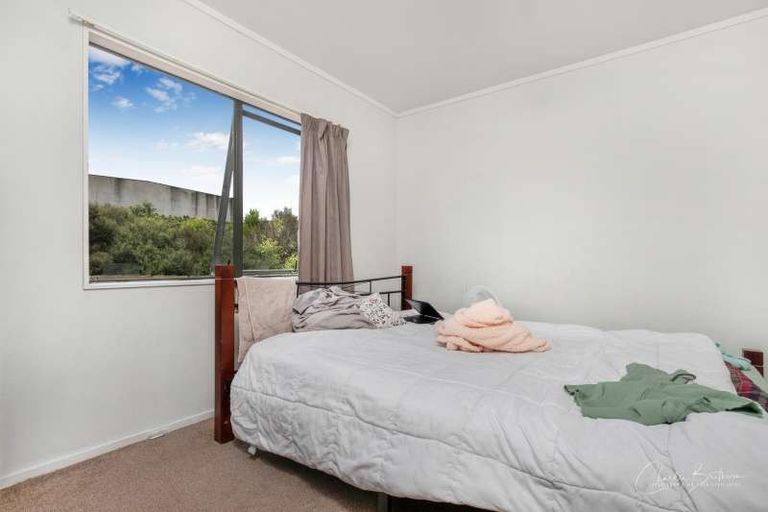 Photo of property in 2/20 Eulogy Place, Randwick Park, Auckland, 2105