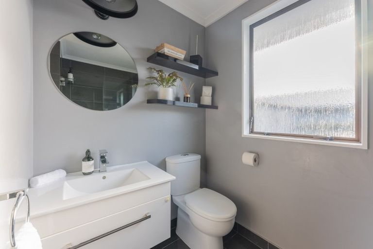 Photo of property in 1/26 Waiora Road, Stanmore Bay, Whangaparaoa, 0932