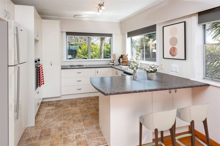 Photo of property in 68 Bradbury Road, Botany Downs, Auckland, 2010