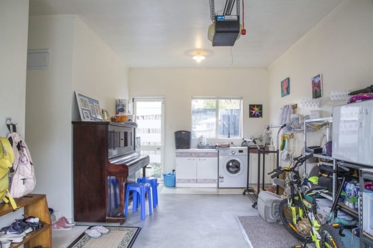Photo of property in 1/66 Coronation Road, Hillcrest, Auckland, 0627