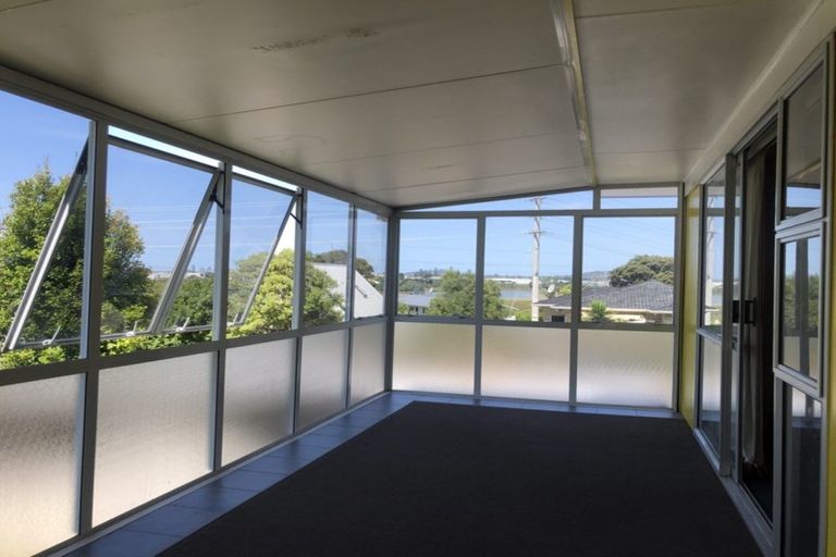Photo of property in 5 Talavera Place, Te Atatu South, Auckland, 0602