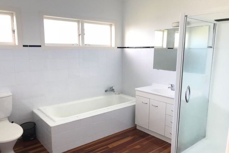 Photo of property in 1/1 Quebec Road, Milford, Auckland, 0620