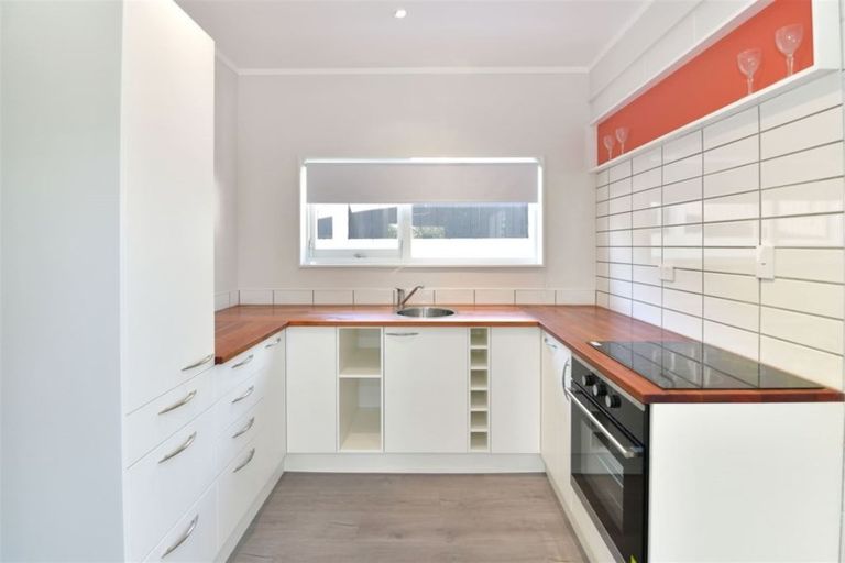 Photo of property in 252 Whangaparaoa Road, Red Beach, 0932