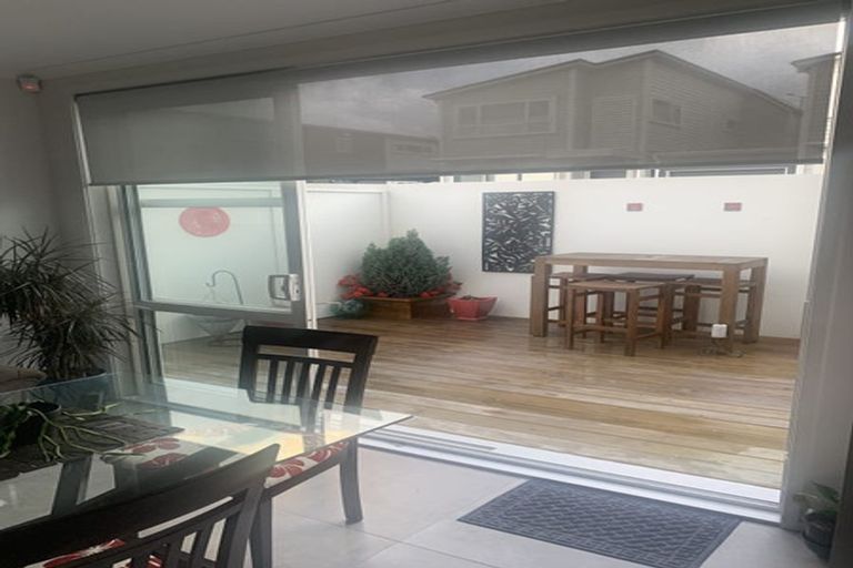 Photo of property in 73 Karepiro Drive, Stanmore Bay, Whangaparaoa, 0932