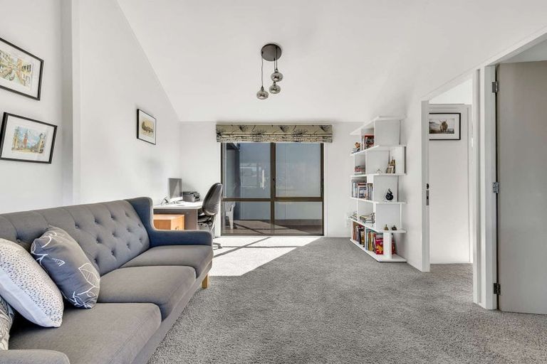 Photo of property in 37 Hikanui Drive, Havelock North, 4130