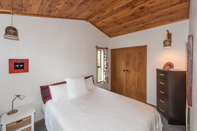 Photo of property in 3 Hebe Place, Birkenhead, Auckland, 0626