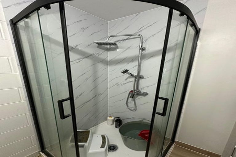 Photo of property in 2 Paton Avenue, Te Atatu South, Auckland, 0610