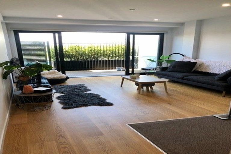 Photo of property in Frank Sargeson Apts, 5/74g Anzac Street, Takapuna, Auckland, 0622