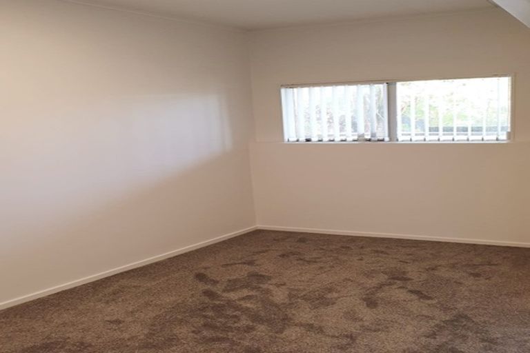 Photo of property in 8 Tawavale Crescent, Totara Vale, Auckland, 0629