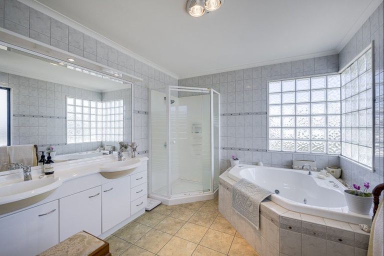 Photo of property in 24 The Esplanade, Westshore, Napier, 4110