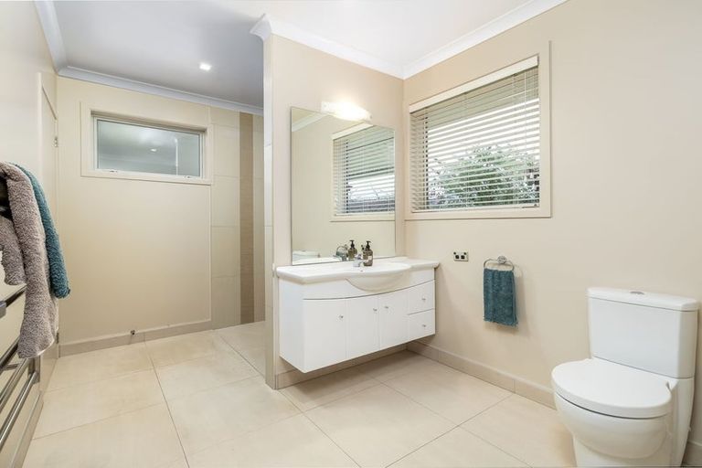 Photo of property in 238 Queen Street, Waimate, 7924