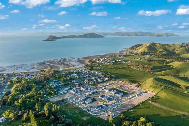 Photo of property in 64 Mataikokako Loop, Kawakawa Bay, 2585