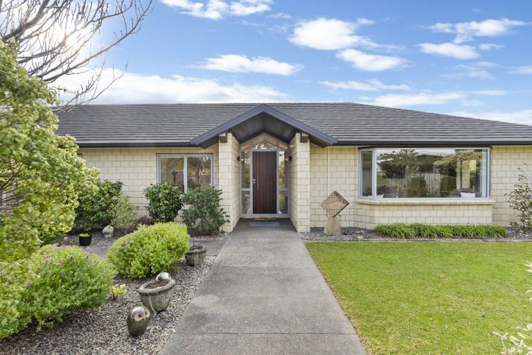 Photo of property in 32 Titoki Road, Waikanae Beach, Waikanae, 5036