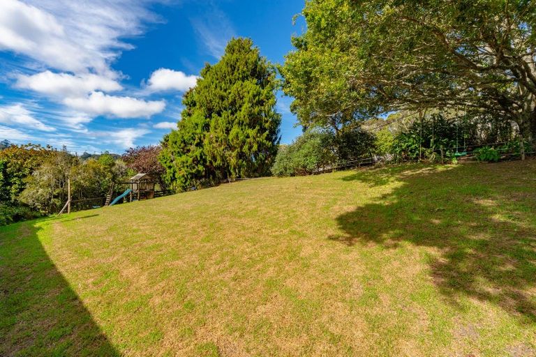 Photo of property in 42 Mountain Road, Henderson Valley, Auckland, 0612