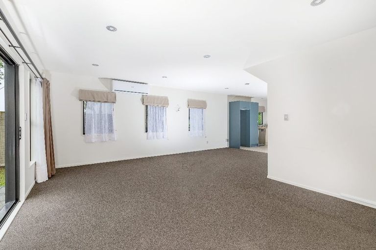 Photo of property in 2/48 Schnapper Rock Road, Schnapper Rock, Auckland, 0632